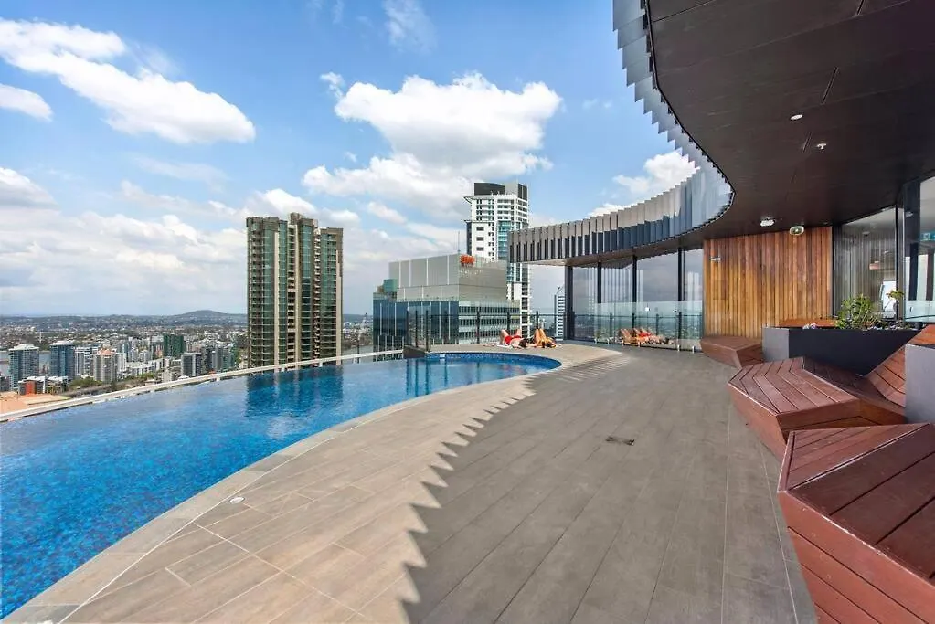 City Living! 1Bed/1Bath/1Car/Pool Brisbane