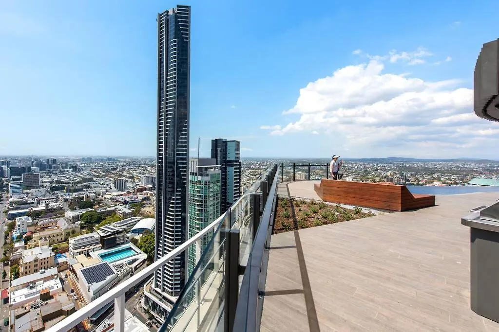 City Living! 1Bed/1Bath/1Car/Pool Brisbane