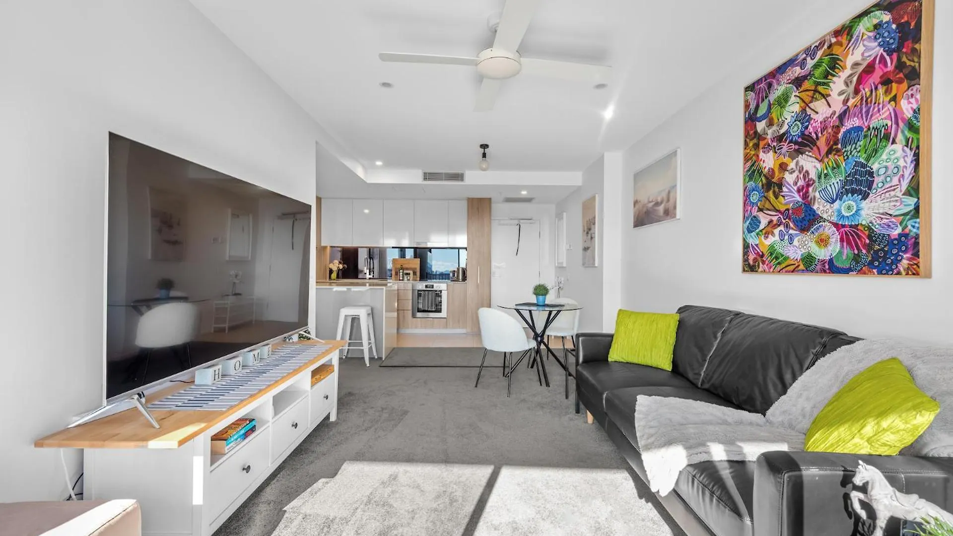 Apartment City Living! 1Bed/1Bath/1Car/Pool Brisbane