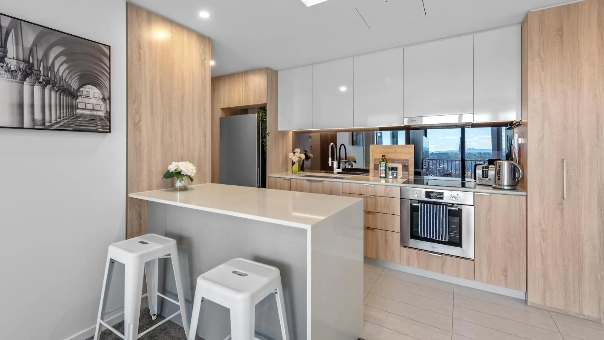 City Living! 1Bed/1Bath/1Car/Pool Brisbane 0*,