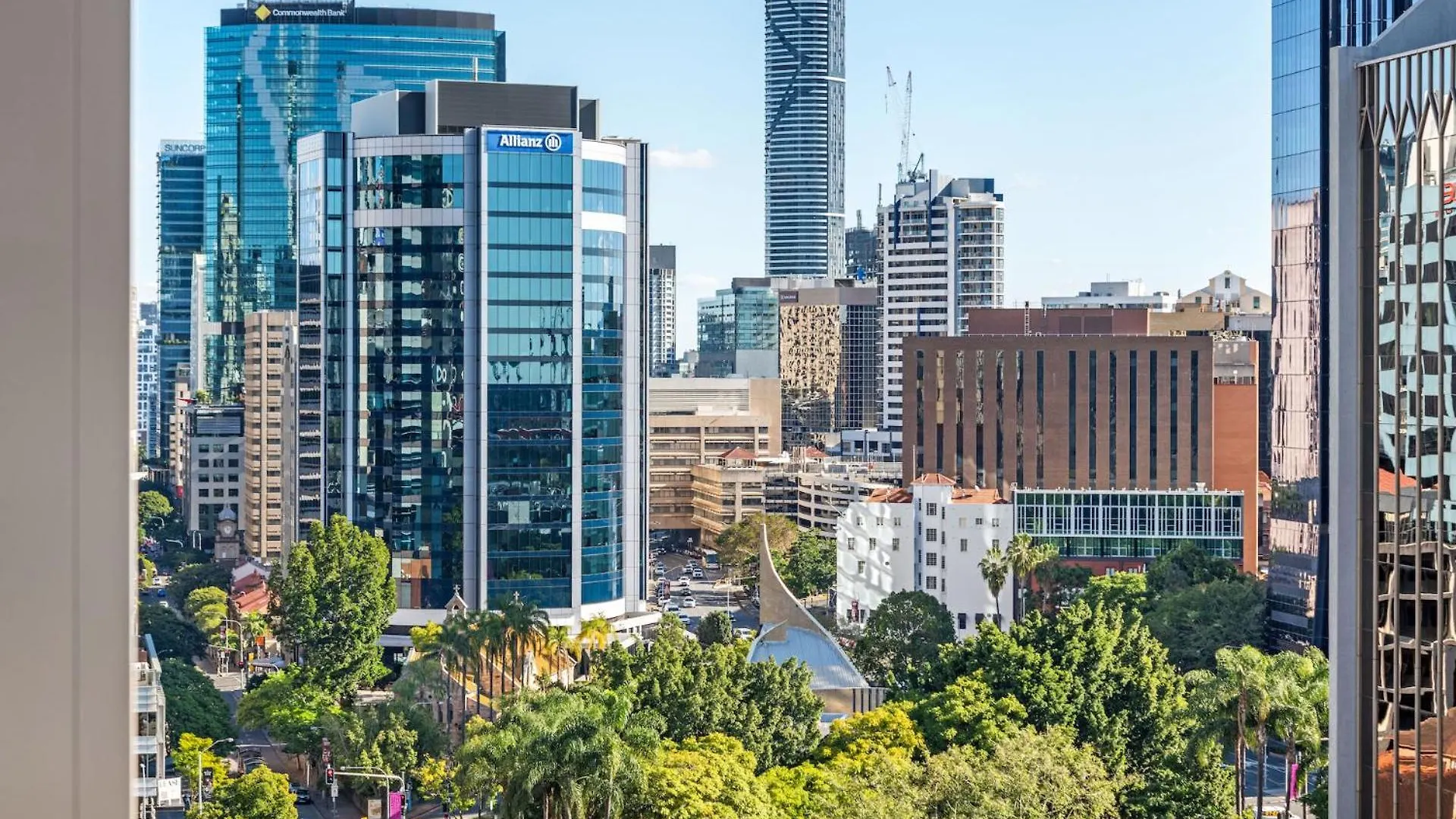City Living! 1Bed/1Bath/1Car/Pool Brisbane Apartment