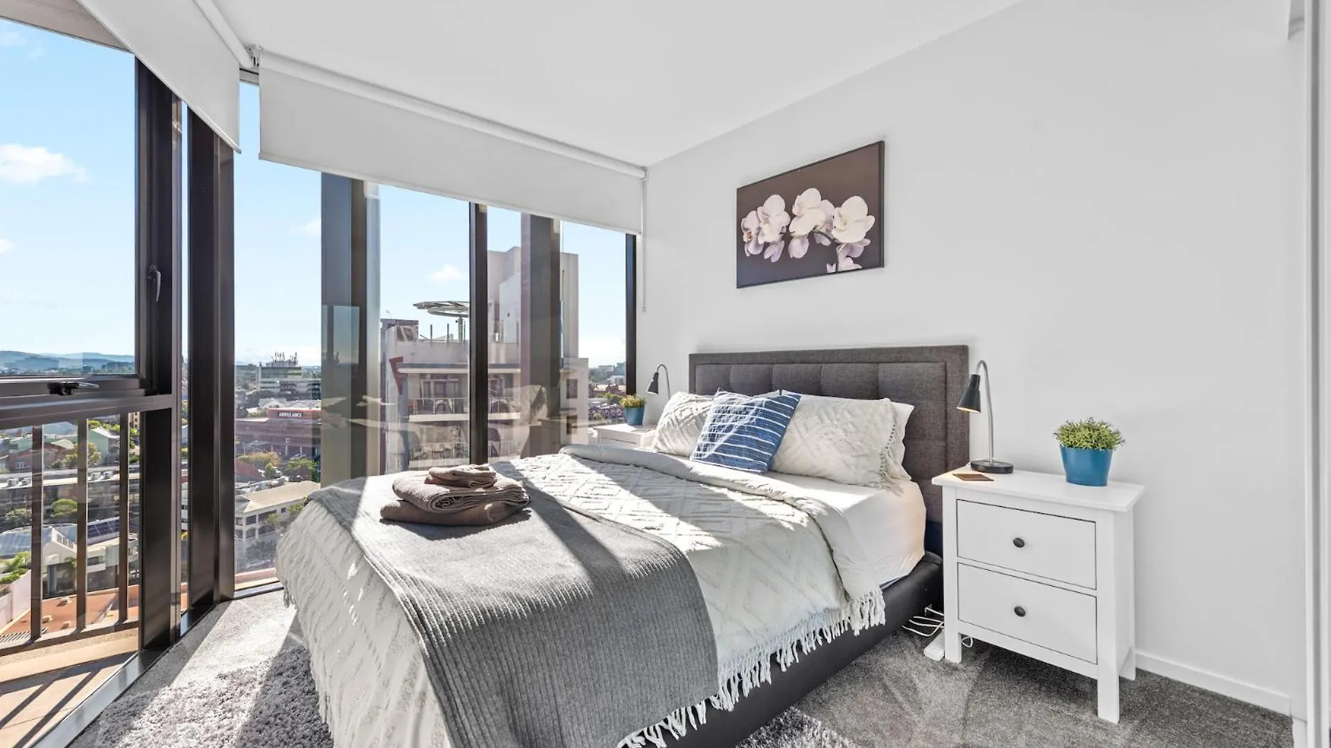 בריסביין City Living! 1Bed/1Bath/1Car/Pool